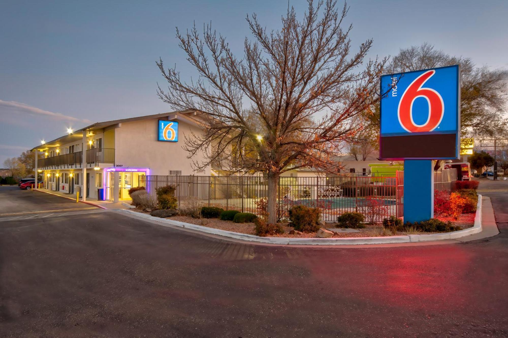 Motel 6 샌타페이 외부 사진